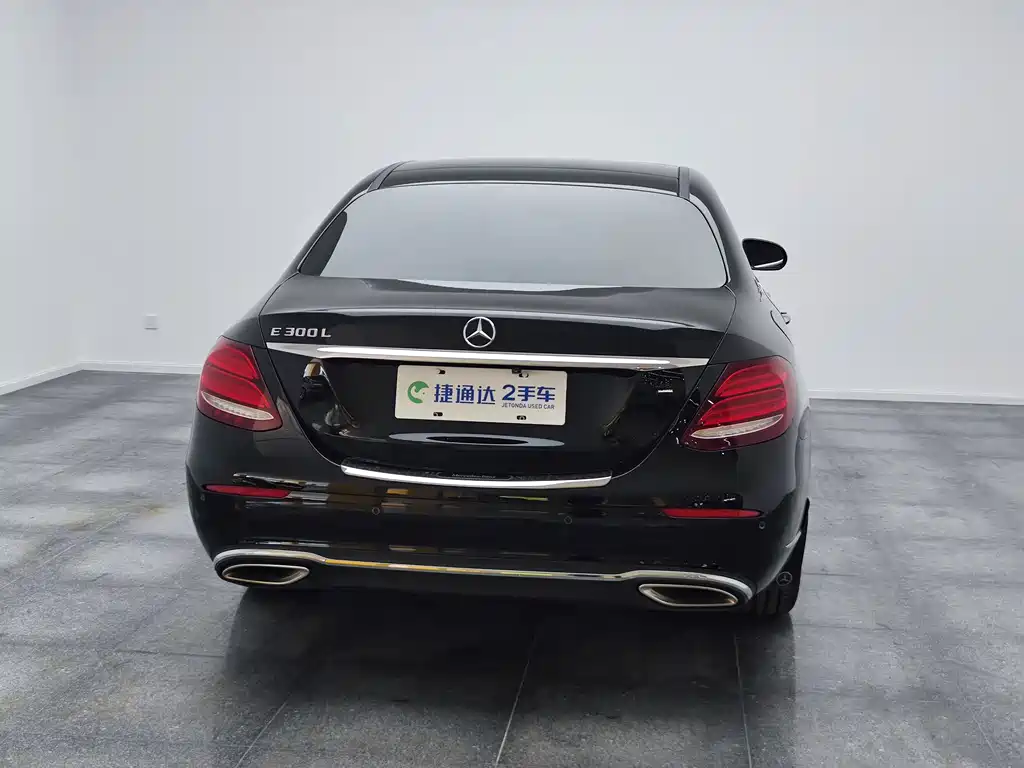 Mercedes-Benz E-Class — миниатюра 7
