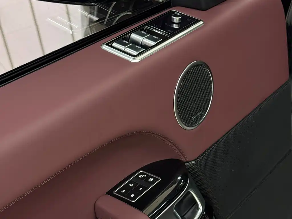 Land Rover Range Rover — миниатюра 9