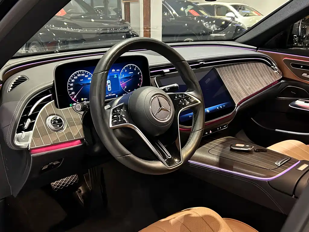 Mercedes-Benz E-Class — миниатюра 8