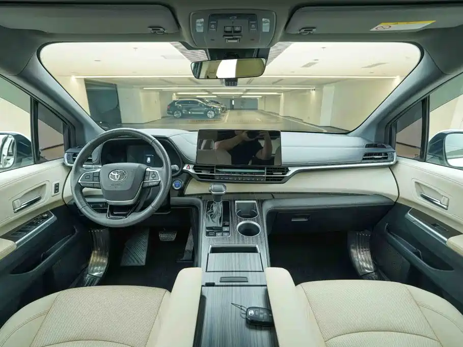 Toyota Granvia — миниатюра 18