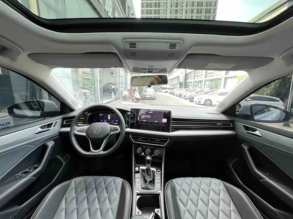Volkswagen Sagitar 2025 300TSI DSG
