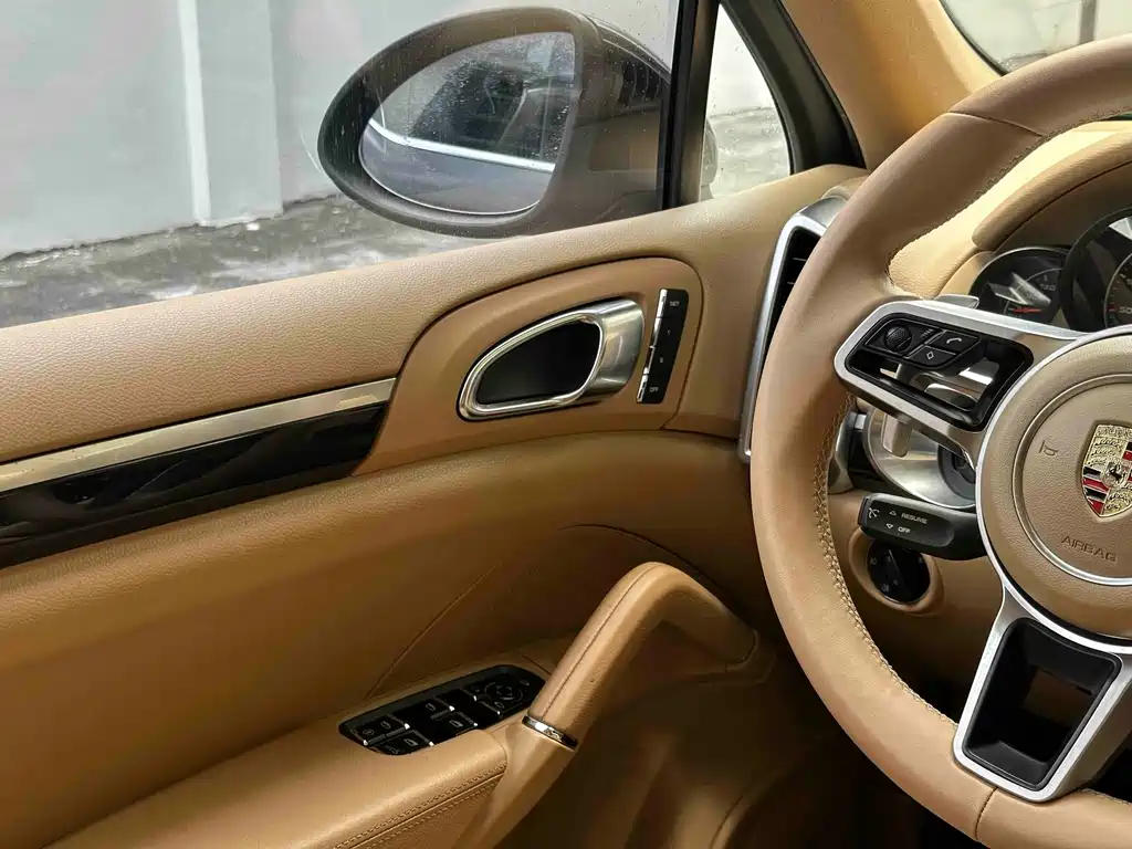 Porsche Cayenne — миниатюра 19