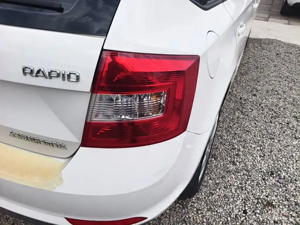 Skoda Rapid Spaceback — миниатюра 8
