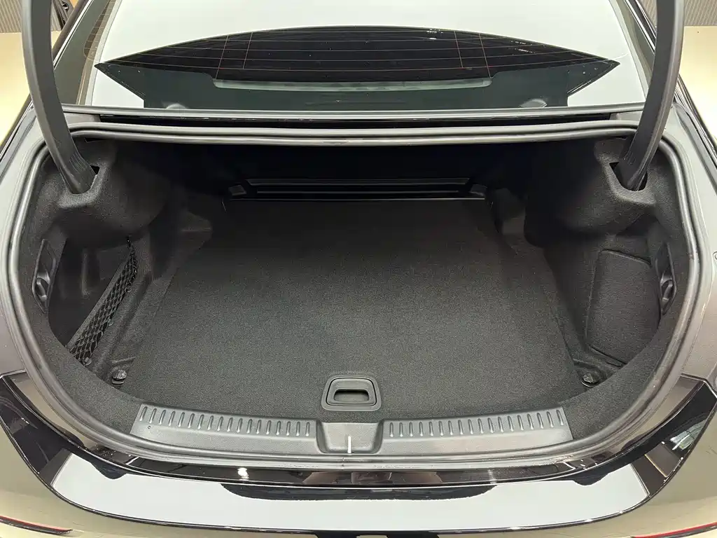 Mercedes-Benz E-Class — миниатюра 4