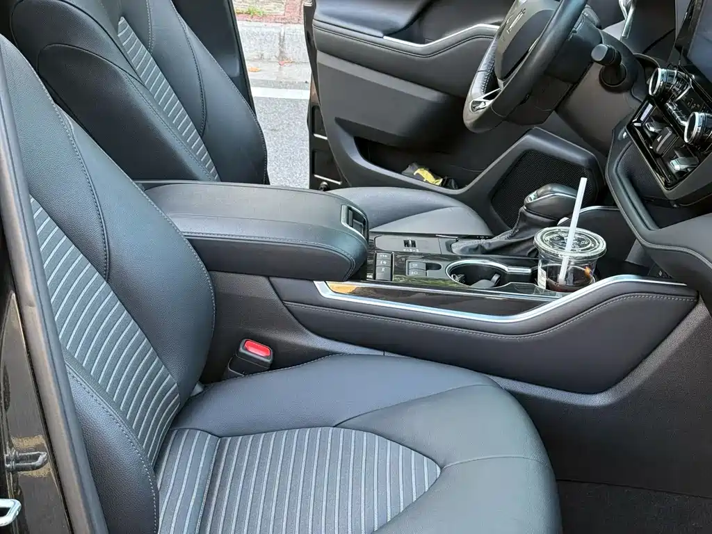 Toyota Crown Kluger 2.5L HEV 4WD Luxury Edition, фото 4