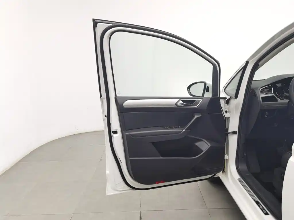 Volkswagen Touran — миниатюра 8