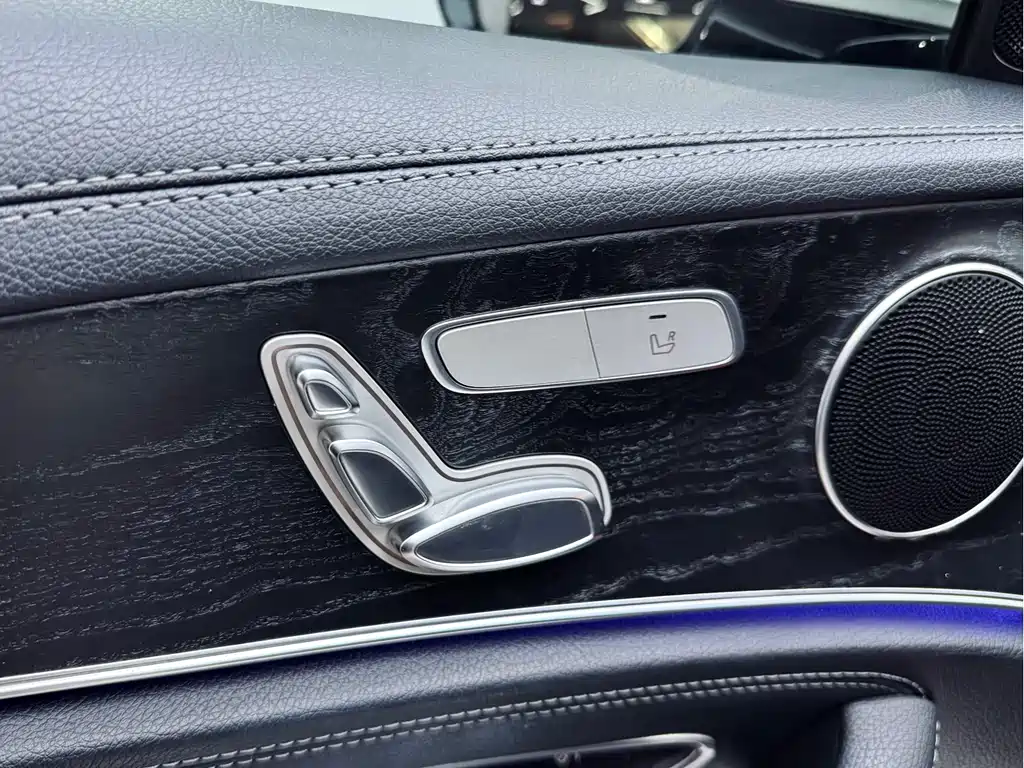 Mercedes-Benz E-Class — миниатюра 11