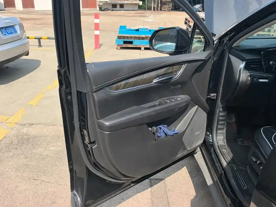 Cadillac XT5 — миниатюра 7