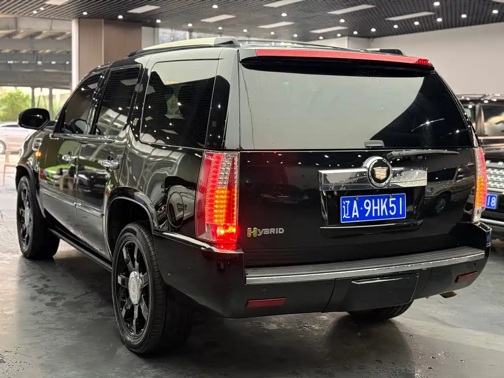 Cadillac Escalade — миниатюра 8