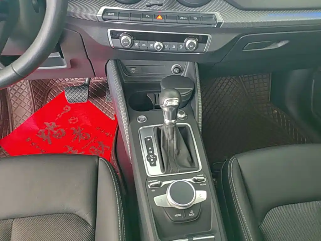 Audi Q2L e-tron — миниатюра 14