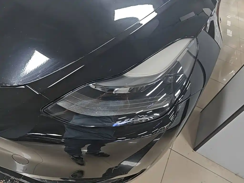 Tesla Model Y — миниатюра 24