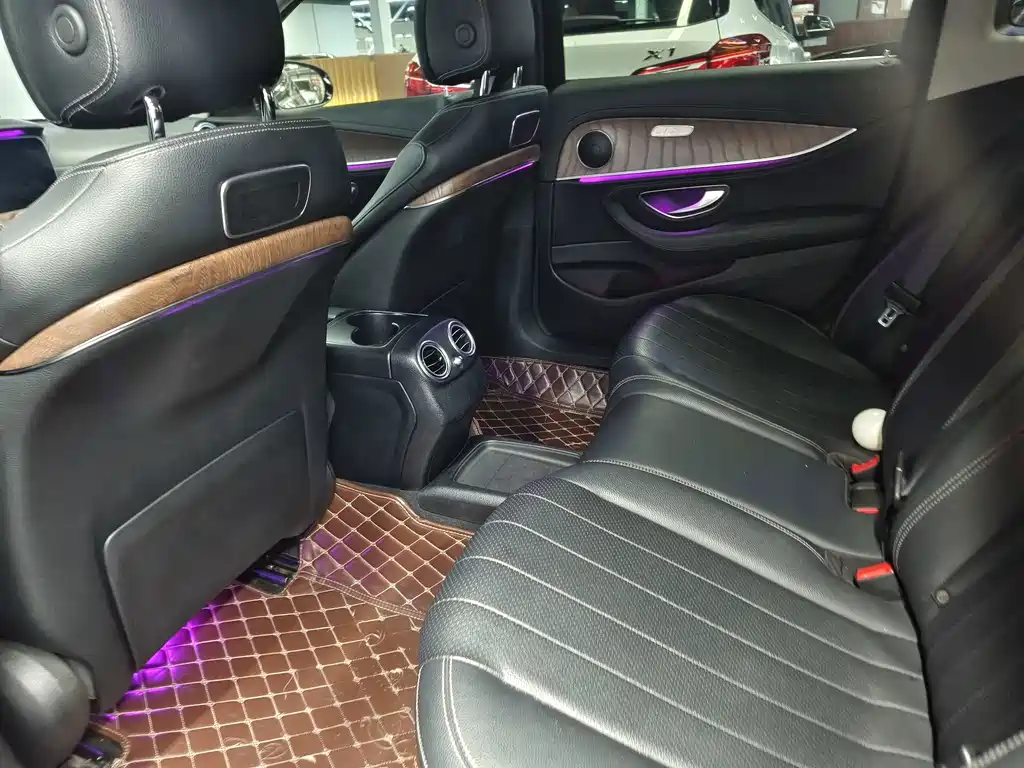Mercedes-Benz E-Class — миниатюра 6