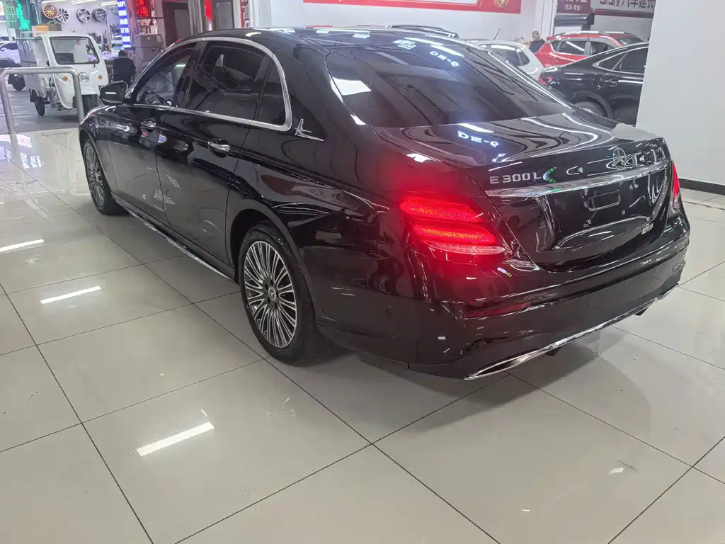 Mercedes-Benz E-Class — миниатюра 11