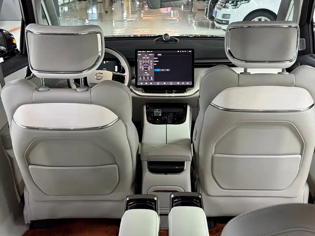 Volvo EM90 — миниатюра 20