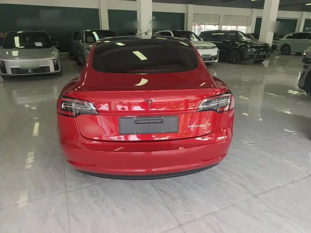 Tesla Model 3 — миниатюра 6