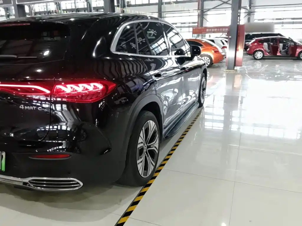 Mercedes-Benz EQE SUV — миниатюра 8