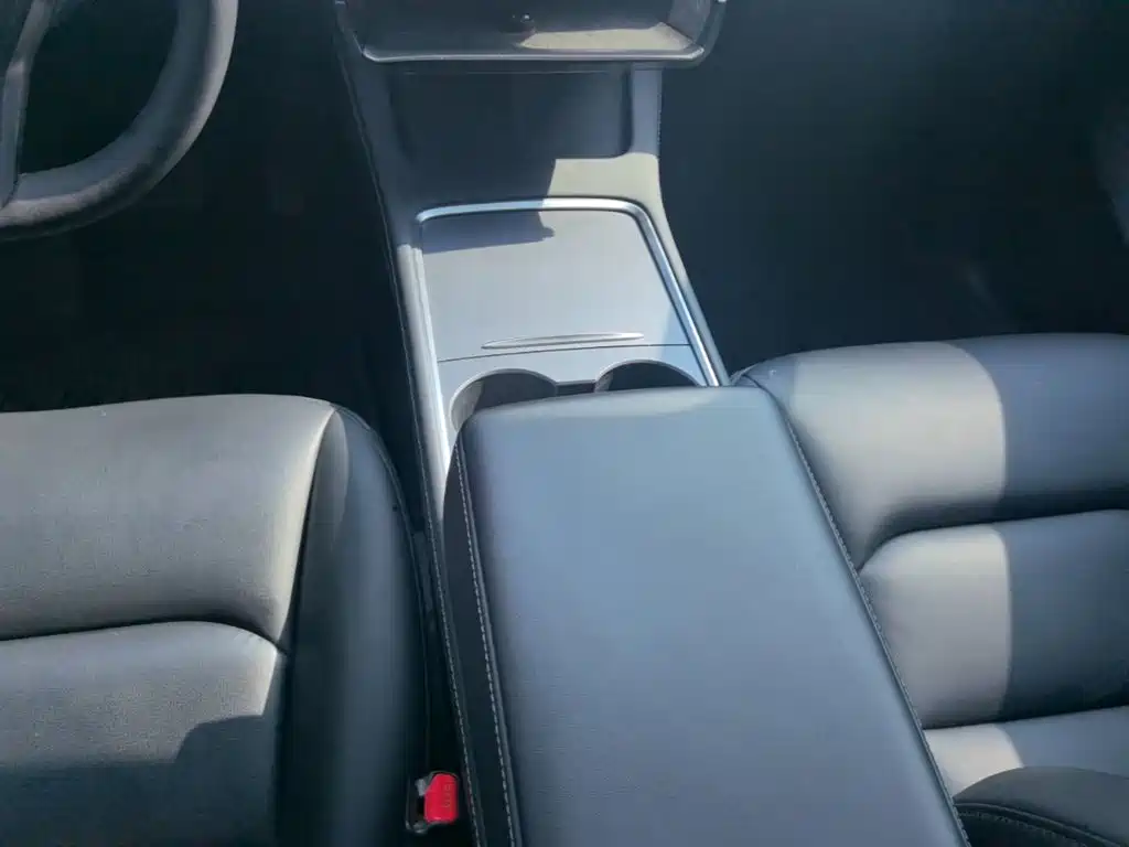 Tesla Model Y — миниатюра 14