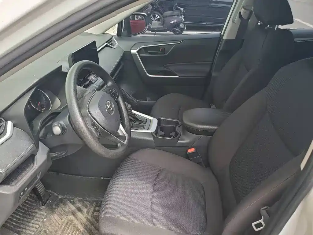 Toyota RAV4 — миниатюра 4