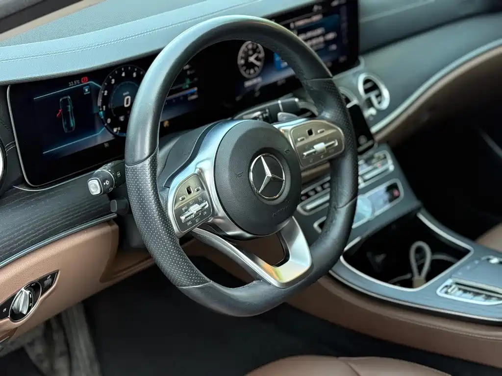 Mercedes-Benz E-Class — миниатюра 9