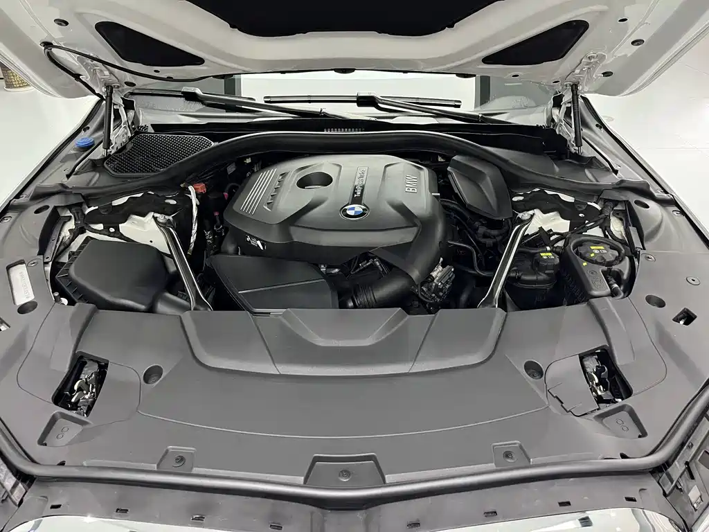 BMW 7 Series — миниатюра 16