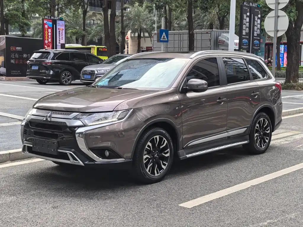 MITSUBISHI OUTLANDER