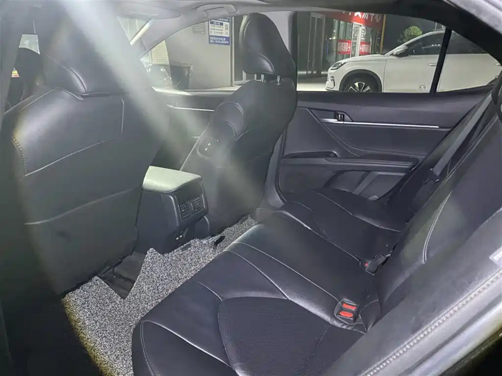 Toyota Camry — миниатюра 5