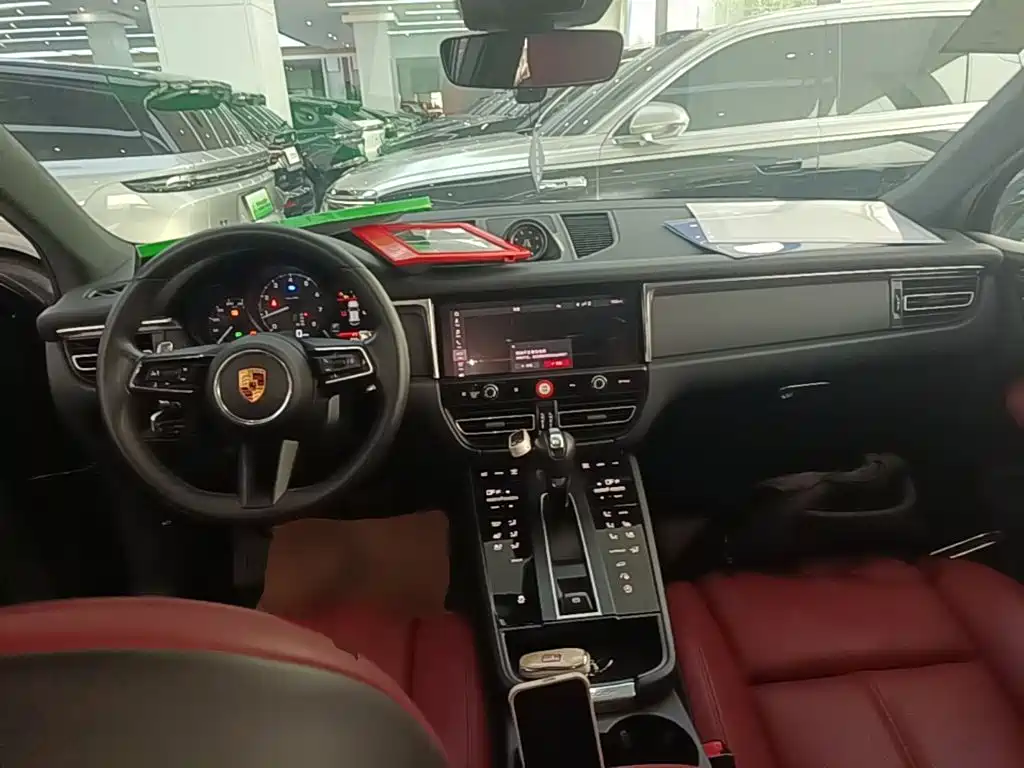 Porsche Macan — миниатюра 10