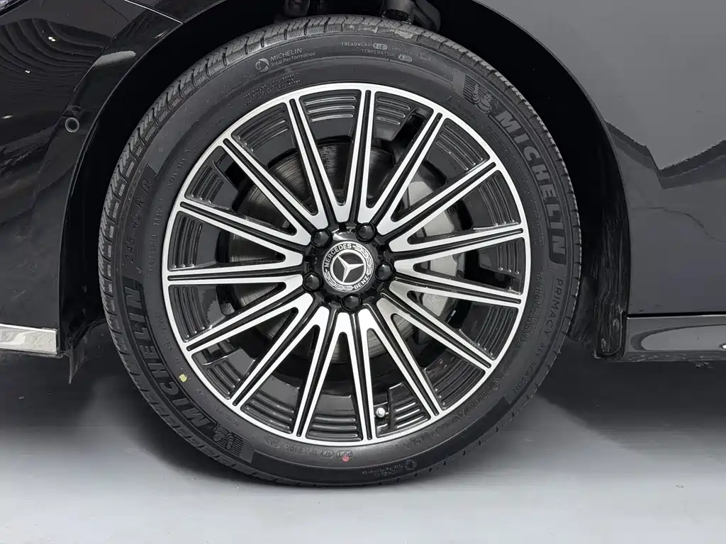 Mercedes-Benz E-Class — миниатюра 14
