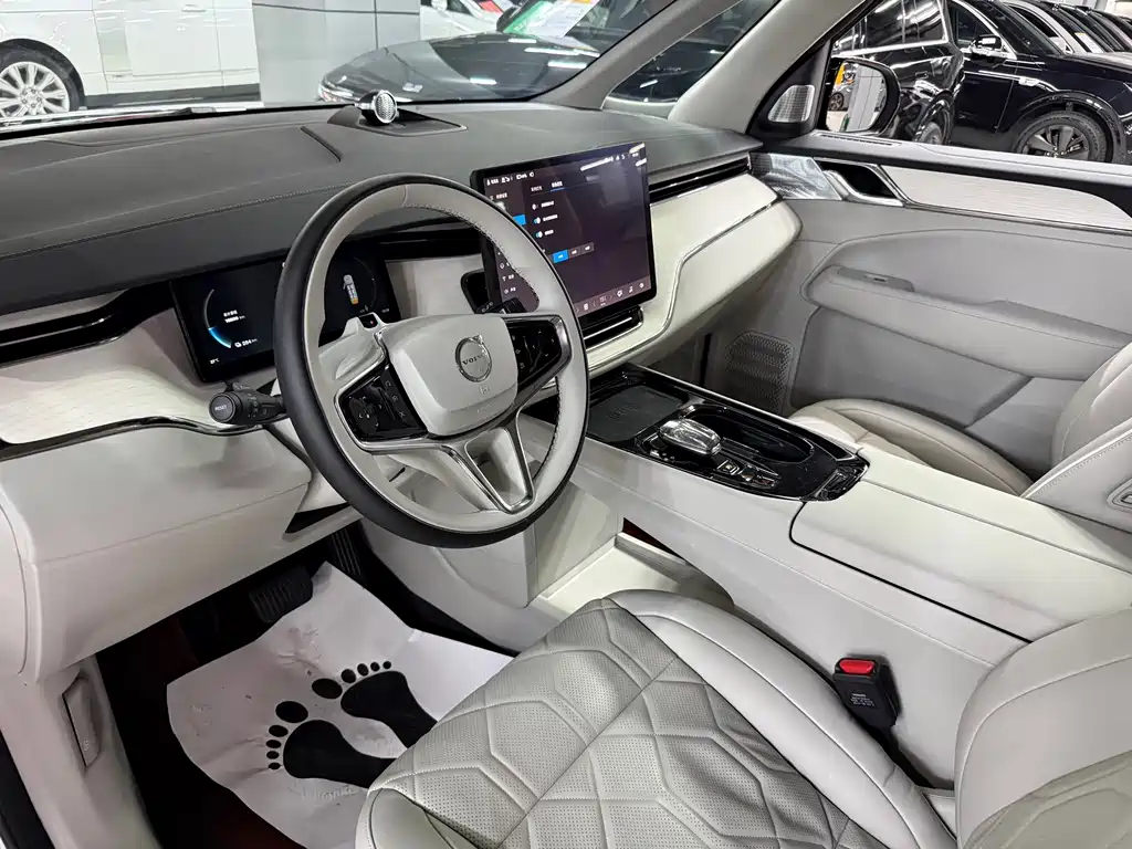 Volvo EM90 — миниатюра 10