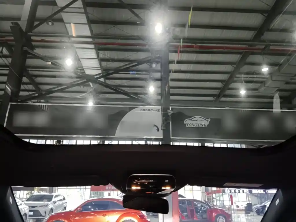 Mercedes-Benz EQE SUV — миниатюра 18