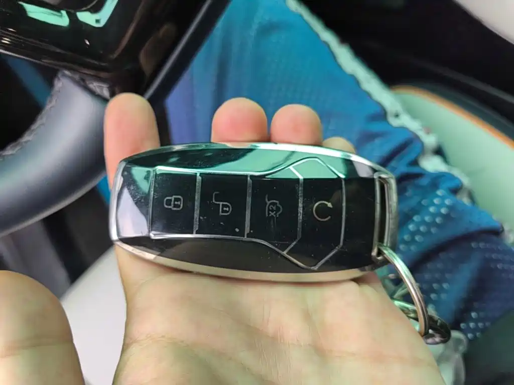 BYD PLUS New Energy — миниатюра 9