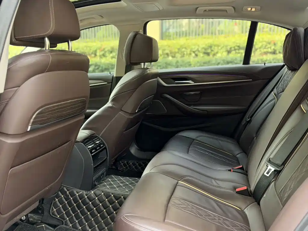 BMW 5 Series New Energy — миниатюра 5