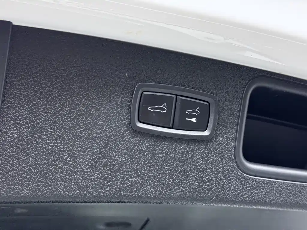 Porsche Macan — миниатюра 16