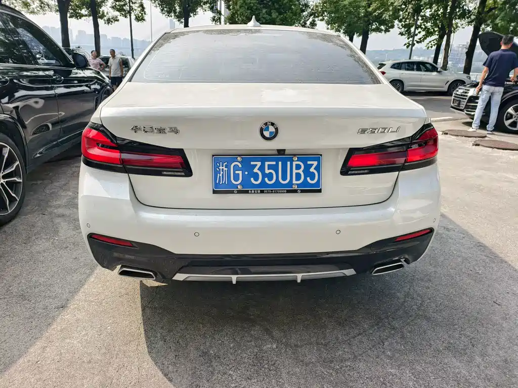 BMW 5 Series — миниатюра 8