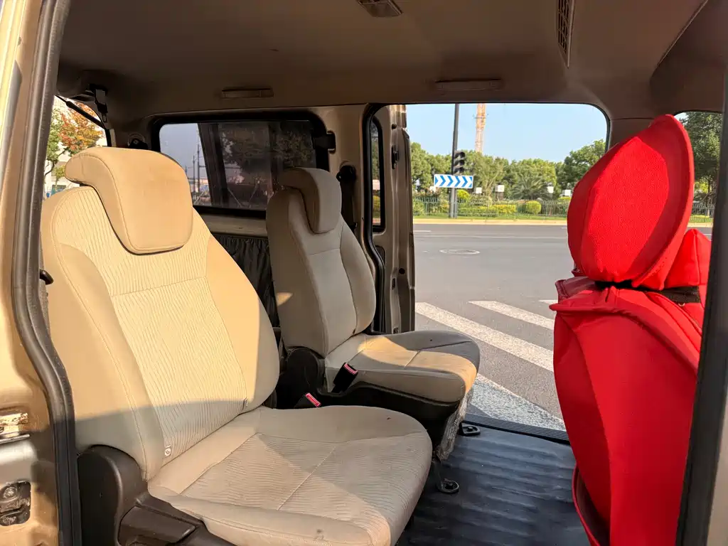 Wuling Rongguang V — миниатюра 8