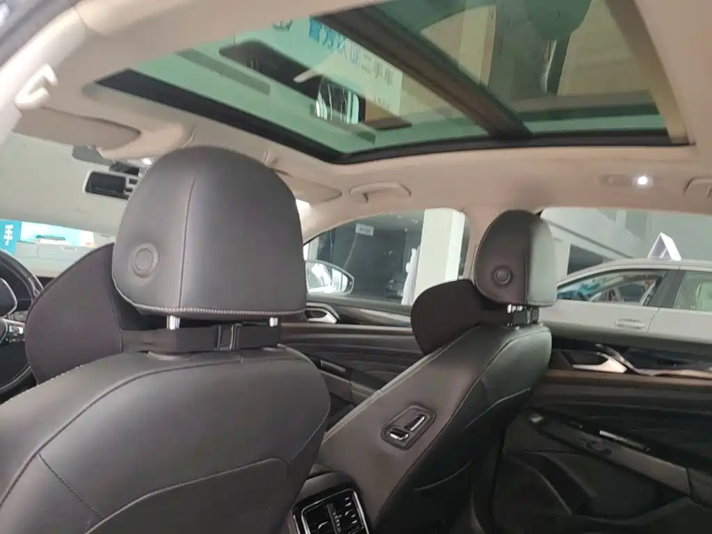 Volkswagen Passat PHEV — миниатюра 23