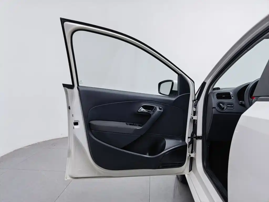 Volkswagen Polo — миниатюра 8
