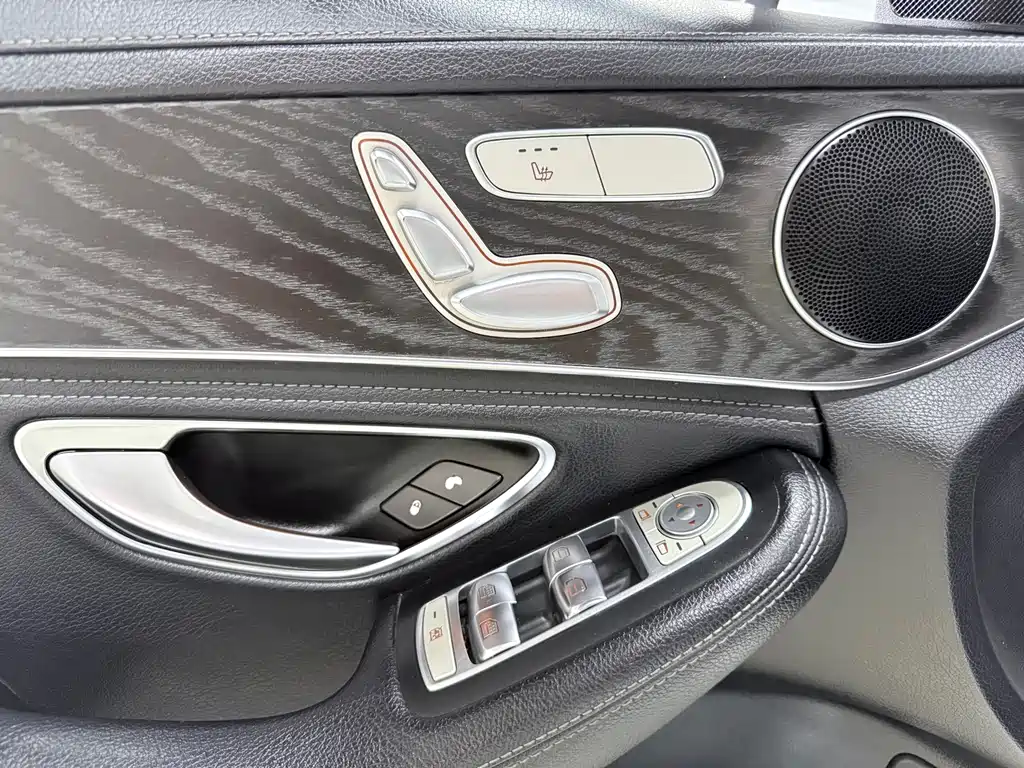 Mercedes-Benz C-Class — миниатюра 10