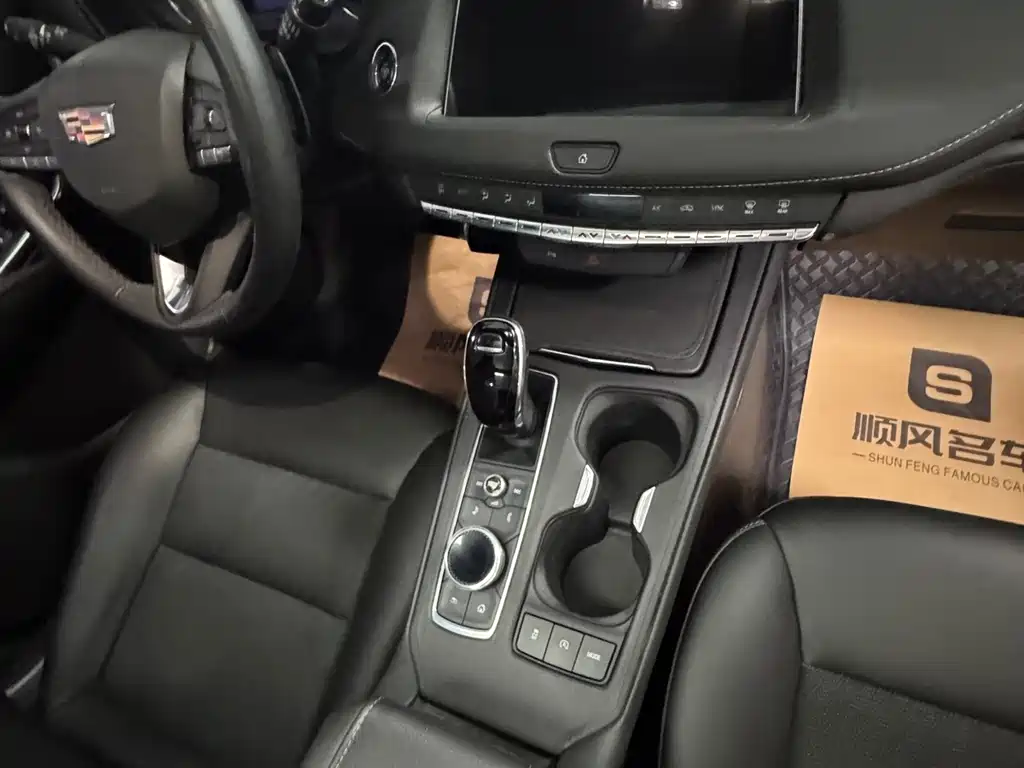 Cadillac XT4 — миниатюра 8