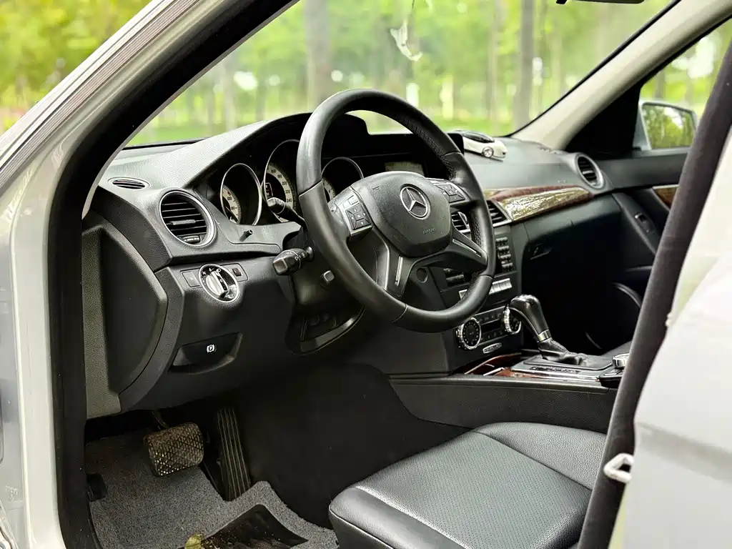 Mercedes-Benz C-Class C 2010 C 200 CGI