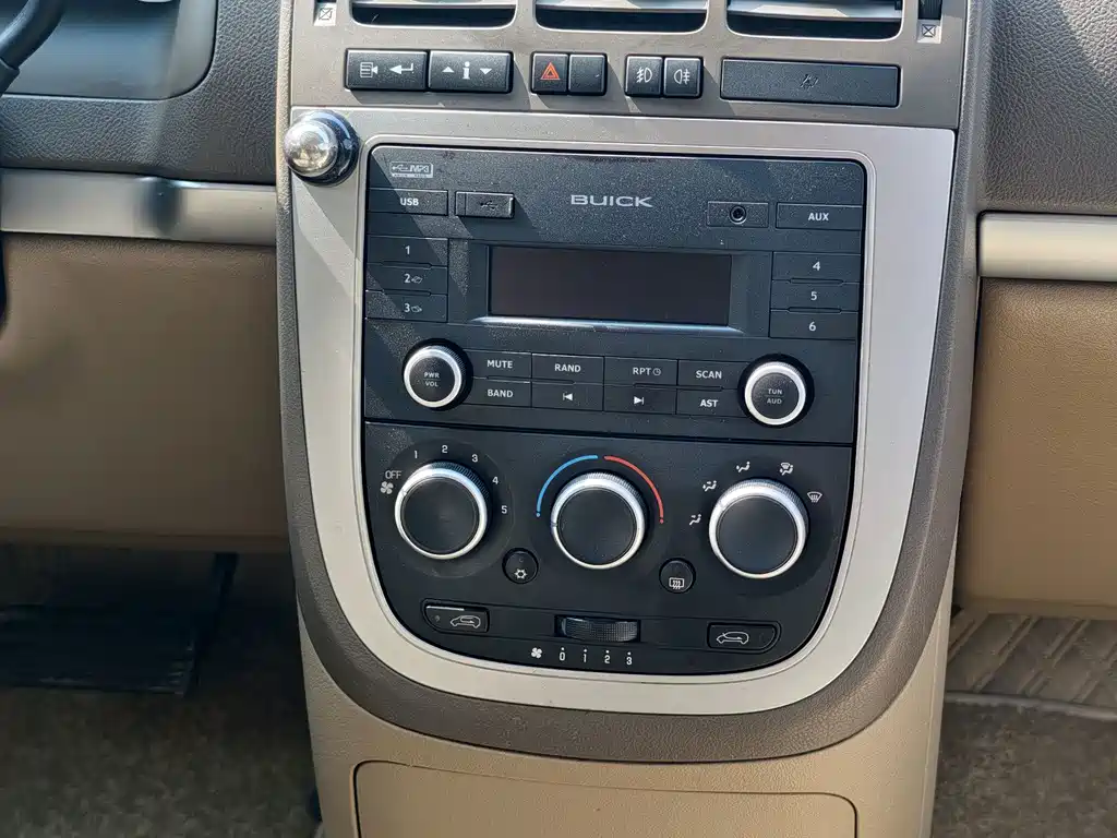Buick GL8 — миниатюра 12