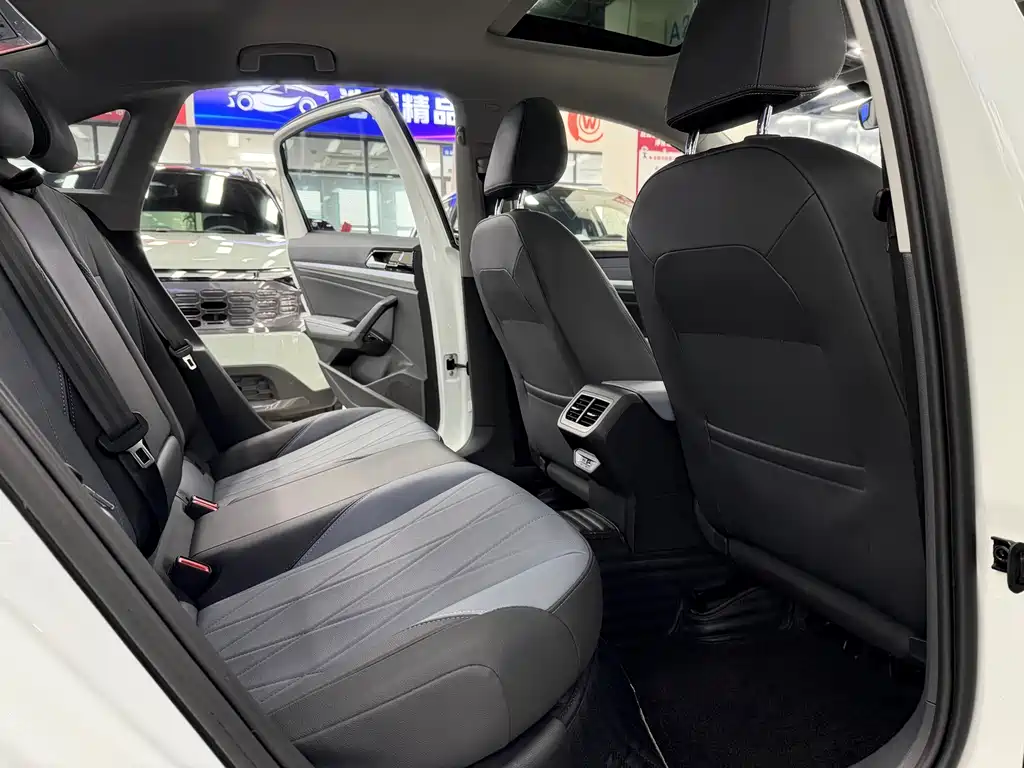 Volkswagen Lavida — миниатюра 7
