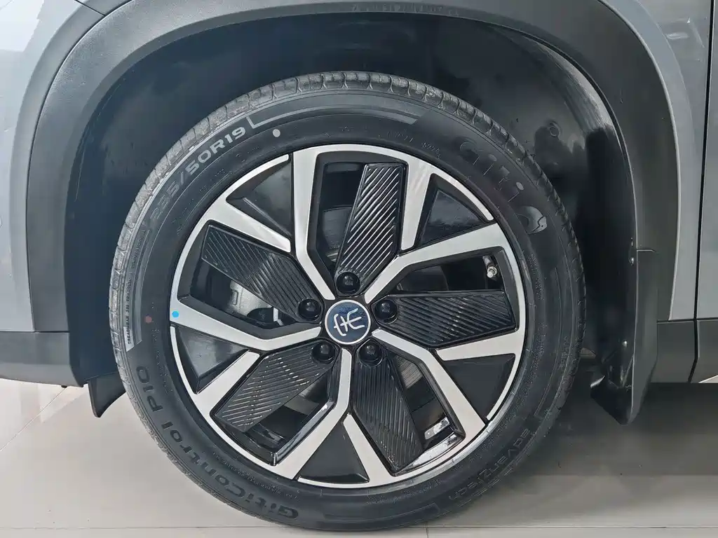 BYD L DM-i — миниатюра 2
