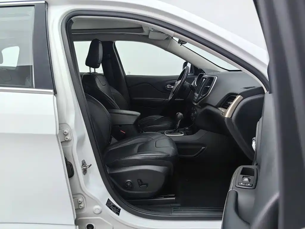 Jeep Cherokee — миниатюра 23
