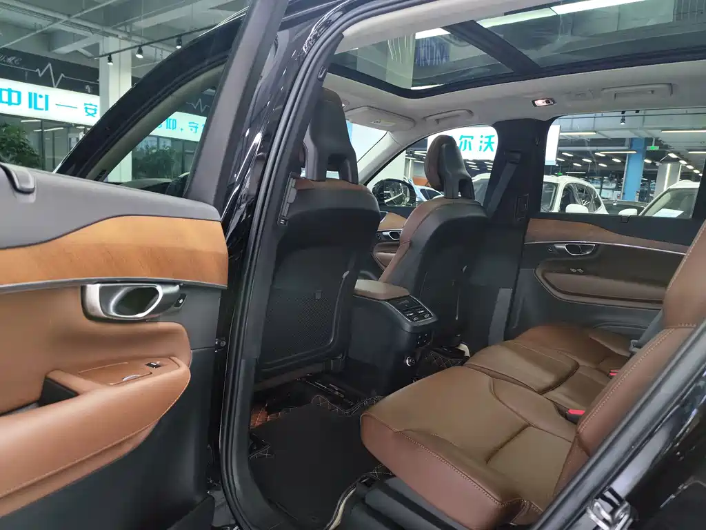 Volvo XC90 — миниатюра 6