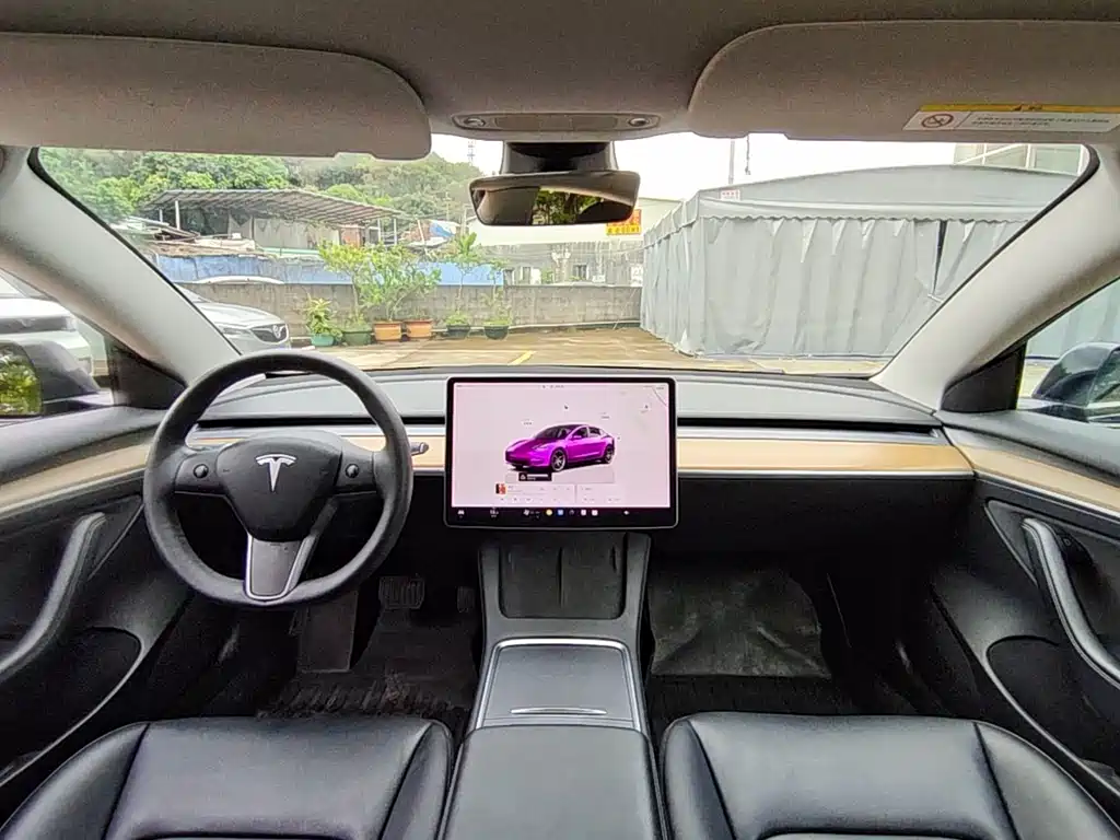Tesla Model 3 — миниатюра 12