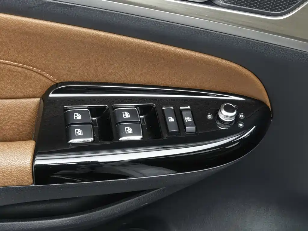 Changan CS95 — миниатюра 9
