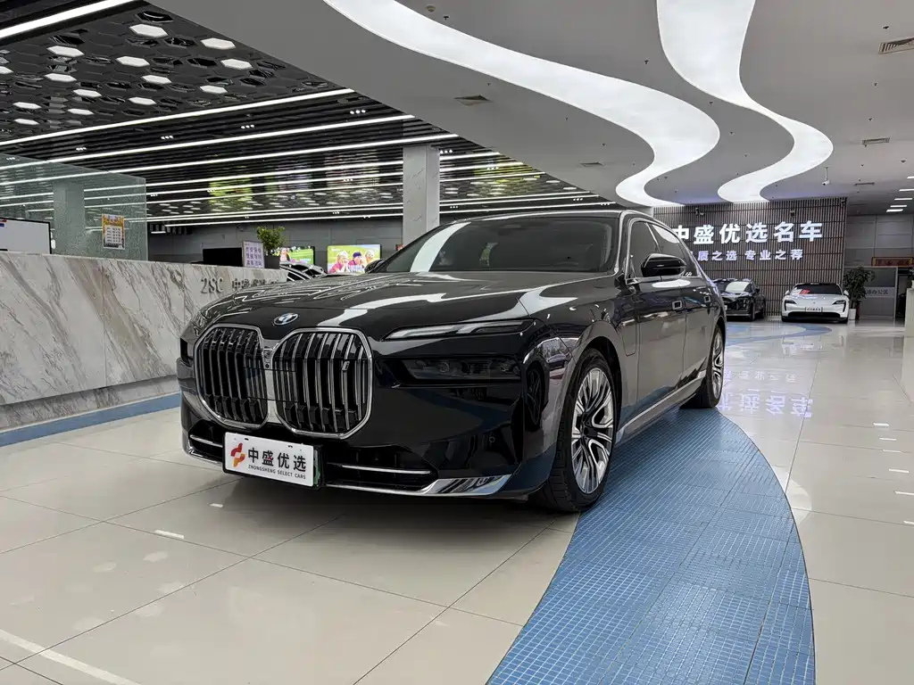 BMW i7