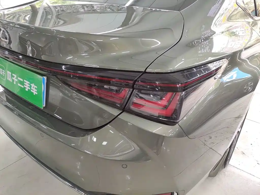 Lexus ES — миниатюра 8