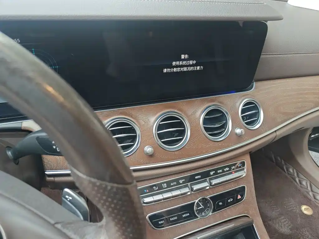 Mercedes-Benz E-Class — миниатюра 6